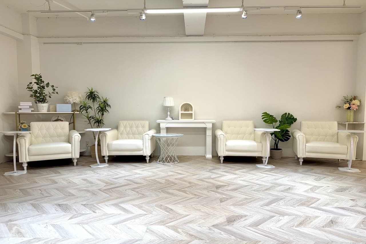 グリーンバック壁面のスタジオ